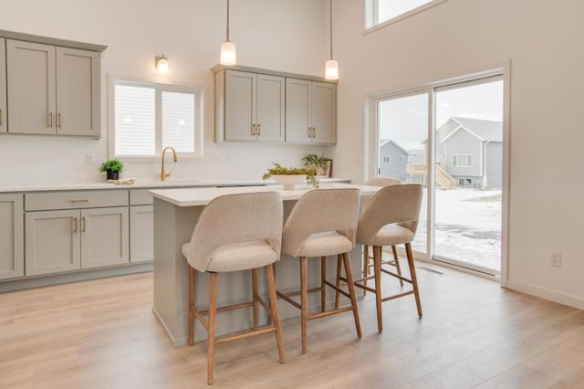 2621 42nd Avenue S, Moorhead, MN 56560