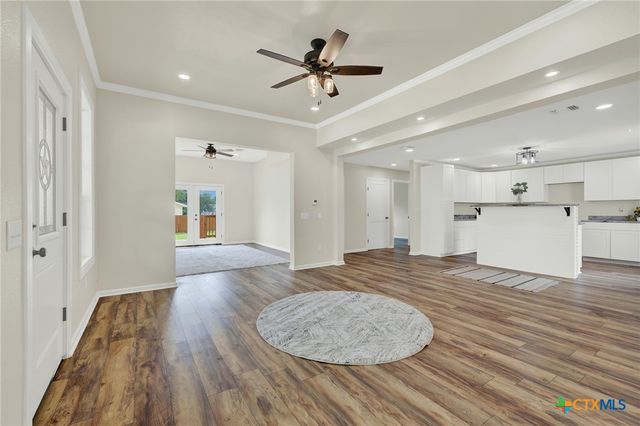 312 N Lavernia, Marion, TX 78124
