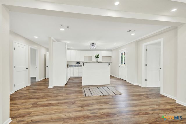 312 N Lavernia, Marion, TX 78124