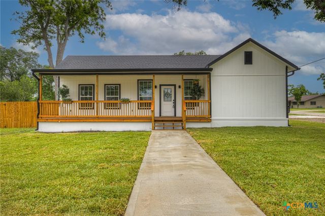 312 N Lavernia, Marion, TX 78124