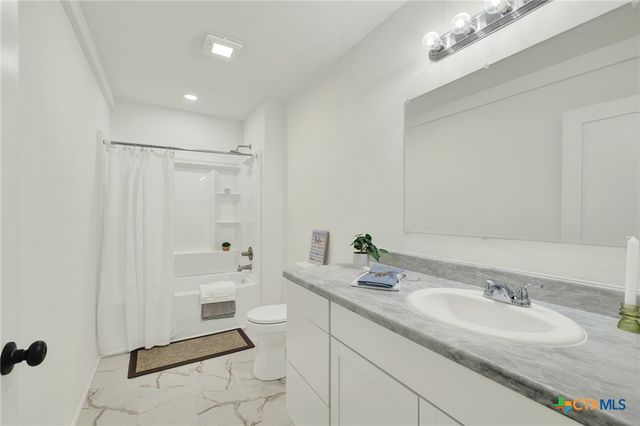 312 N Lavernia, Marion, TX 78124