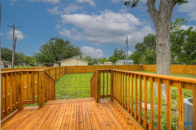 312 N Lavernia, Marion, TX 78124