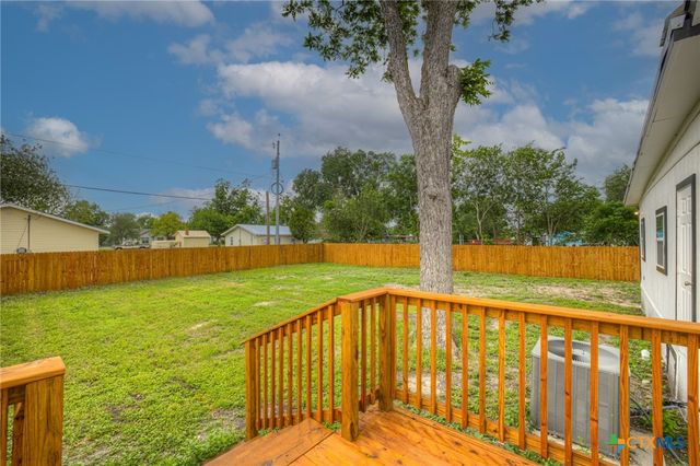 312 N Lavernia, Marion, TX 78124