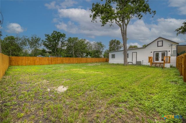 312 N Lavernia, Marion, TX 78124