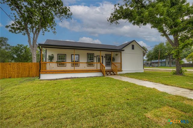 312 N Lavernia, Marion, TX 78124