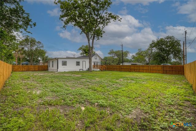 312 N Lavernia, Marion, TX 78124