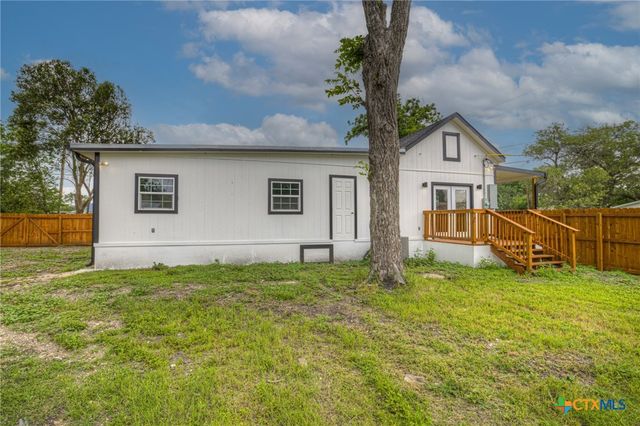 312 N Lavernia, Marion, TX 78124