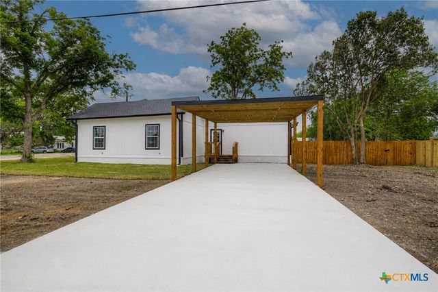 312 N Lavernia, Marion, TX 78124