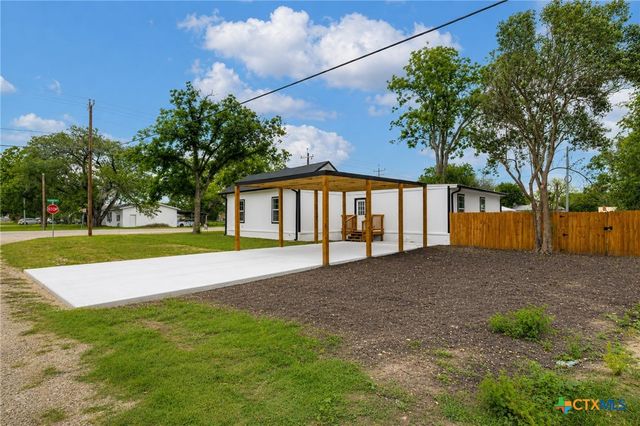 312 N Lavernia, Marion, TX 78124