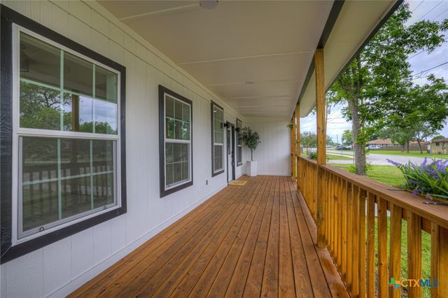 312 N Lavernia, Marion, TX 78124