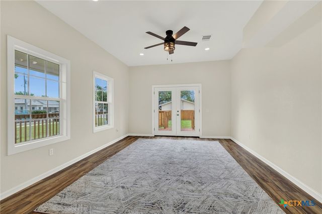 312 N Lavernia, Marion, TX 78124