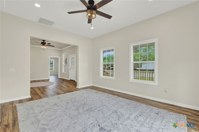 312 N Lavernia, Marion, TX 78124