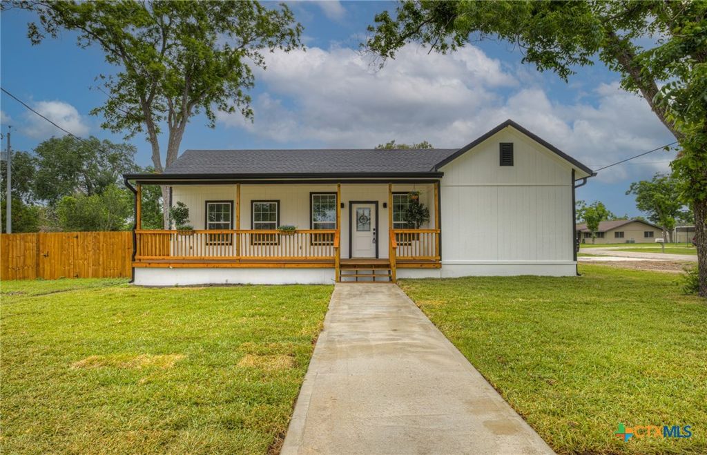 312 N Lavernia, Marion, TX 78124
