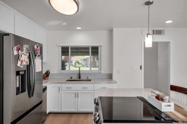 9101 Rosewood Dr, Sacramento, CA 95826