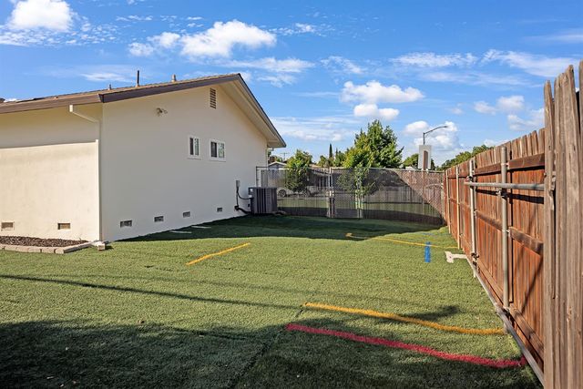 9101 Rosewood Dr, Sacramento, CA 95826