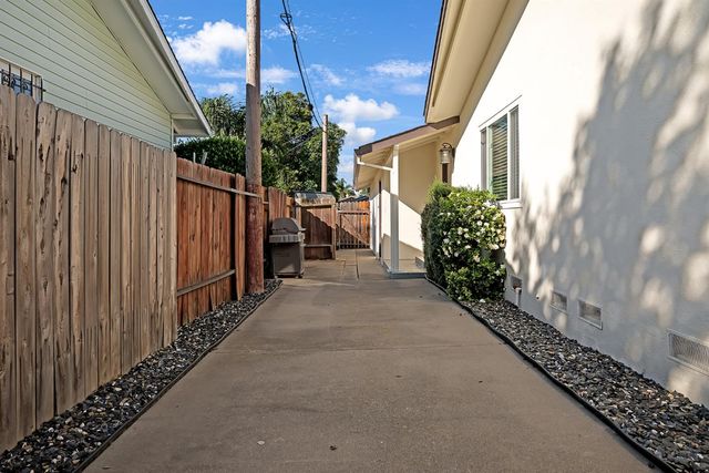 9101 Rosewood Dr, Sacramento, CA 95826