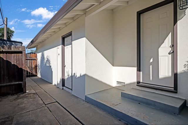 9101 Rosewood Dr, Sacramento, CA 95826