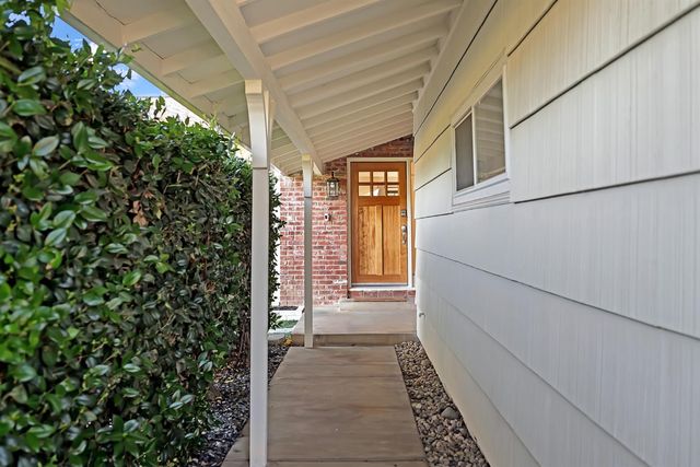 9101 Rosewood Dr, Sacramento, CA 95826