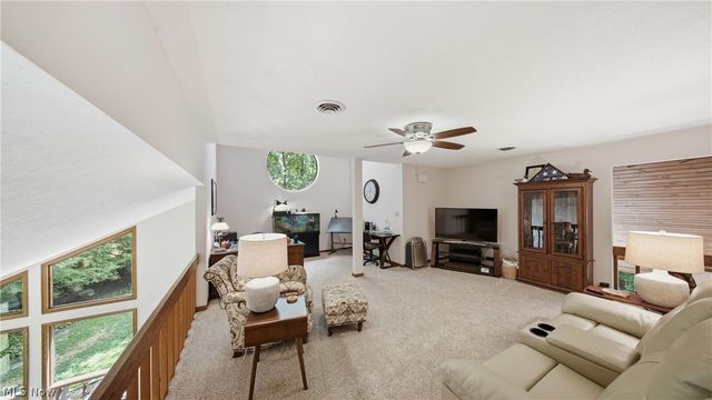 95 State Route 555, Little Hocking, OH 45742