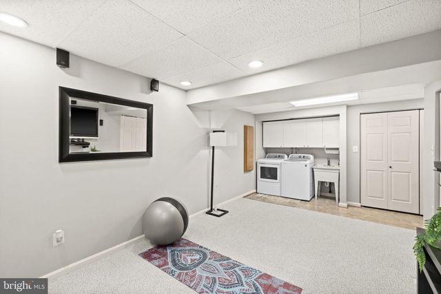 5593 ANN PEAKE DR, Fairfax, VA 22032
