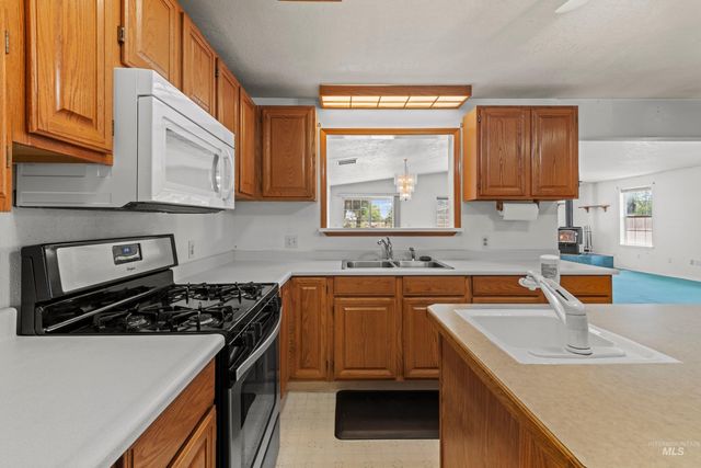 908 N Middleton Rd., Nampa, ID 83651