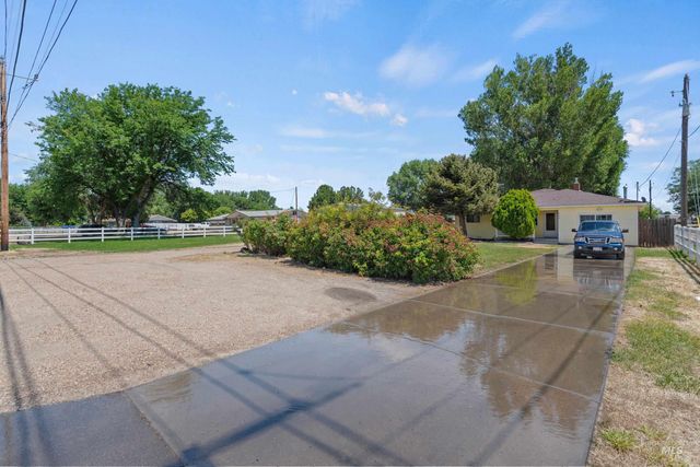 908 N Middleton Rd., Nampa, ID 83651