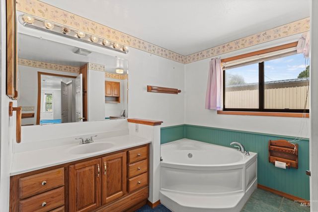 908 N Middleton Rd., Nampa, ID 83651