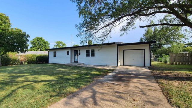 1302 Western St, Wellington, KS 67152