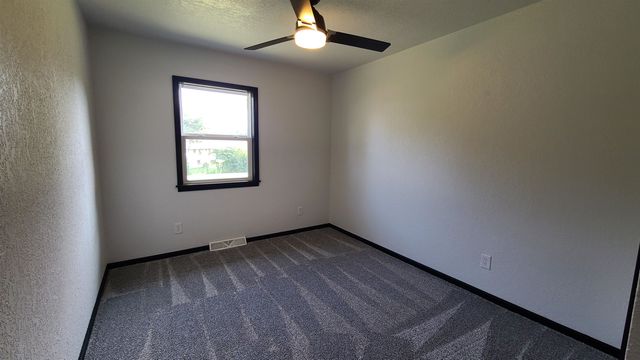 1302 Western St, Wellington, KS 67152