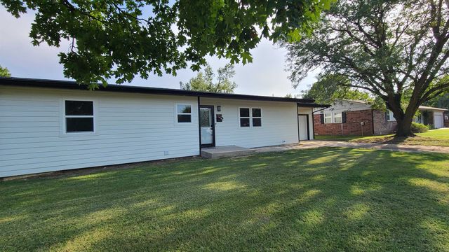 1302 Western St, Wellington, KS 67152