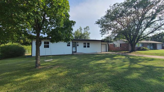 1302 Western St, Wellington, KS 67152