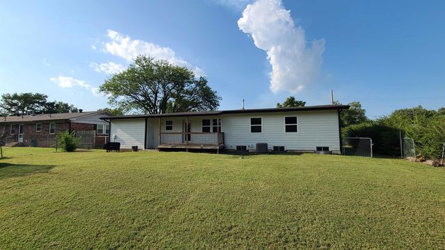 1302 Western St, Wellington, KS 67152