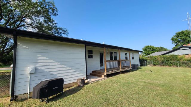 1302 Western St, Wellington, KS 67152