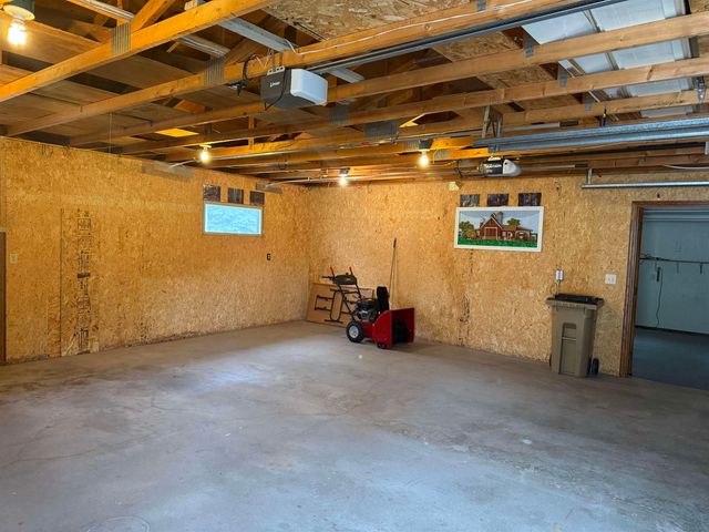 702 9TH AVE NE, Minot, ND 58703