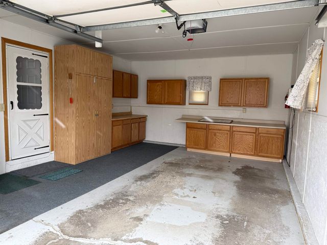 702 9TH AVE NE, Minot, ND 58703
