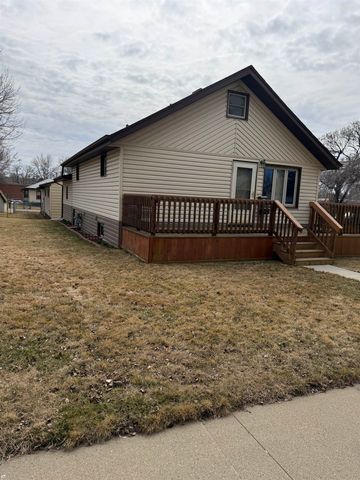 702 9TH AVE NE, Minot, ND 58703