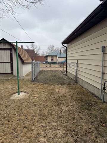 702 9TH AVE NE, Minot, ND 58703