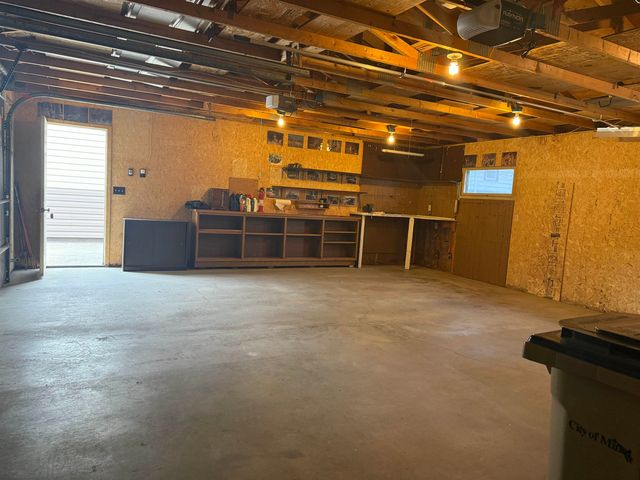 702 9TH AVE NE, Minot, ND 58703
