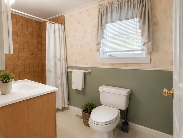 26 W. Shore Drive, Raymond, NH 03077
