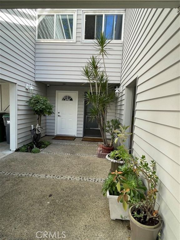 31601 Via Conejo, Laguna Hills, CA 92679