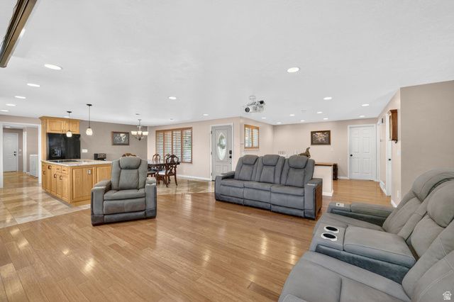 563 E 350 N, Bountiful, UT 84010
