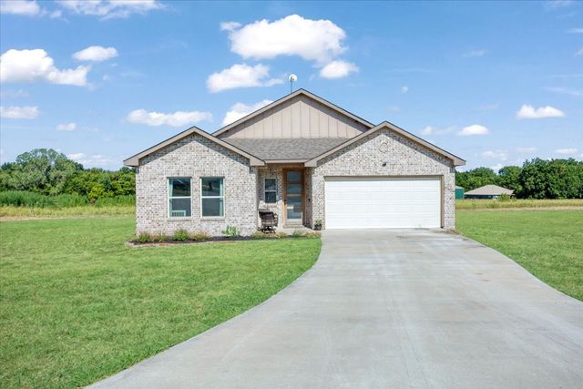 314 Delatorre Street, Trenton, TX 75490