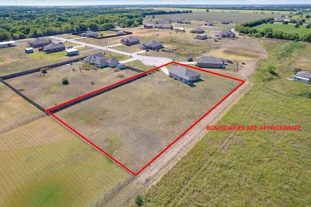 314 Delatorre Street, Trenton, TX 75490