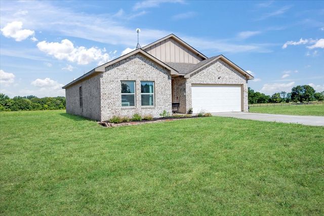 314 Delatorre Street, Trenton, TX 75490