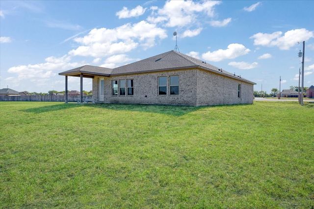 314 Delatorre Street, Trenton, TX 75490