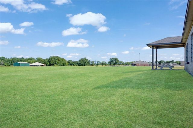 314 Delatorre Street, Trenton, TX 75490