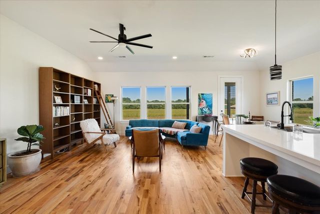 314 Delatorre Street, Trenton, TX 75490