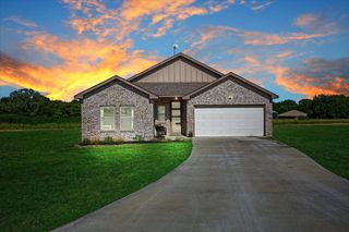 314 Delatorre Street, Trenton, TX 75490