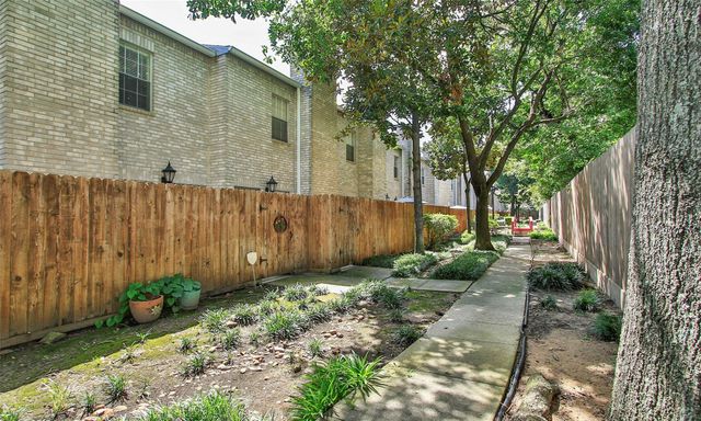 17631 Red Oak Drive 7631, Houston, TX 77090