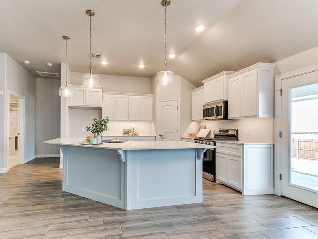 9204 Anaum Lane, Yukon, OK 73099